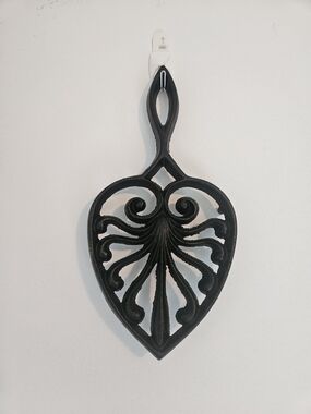 Black vintage Cast Iron Wall Decor - Decorative Heart Motif